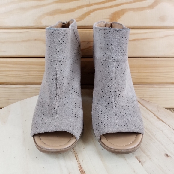 Franco Sarto GOLDIE 10M Leather Peep Toe Ankle Booties Boots Perforated Back Zip - Picture 4 of 10